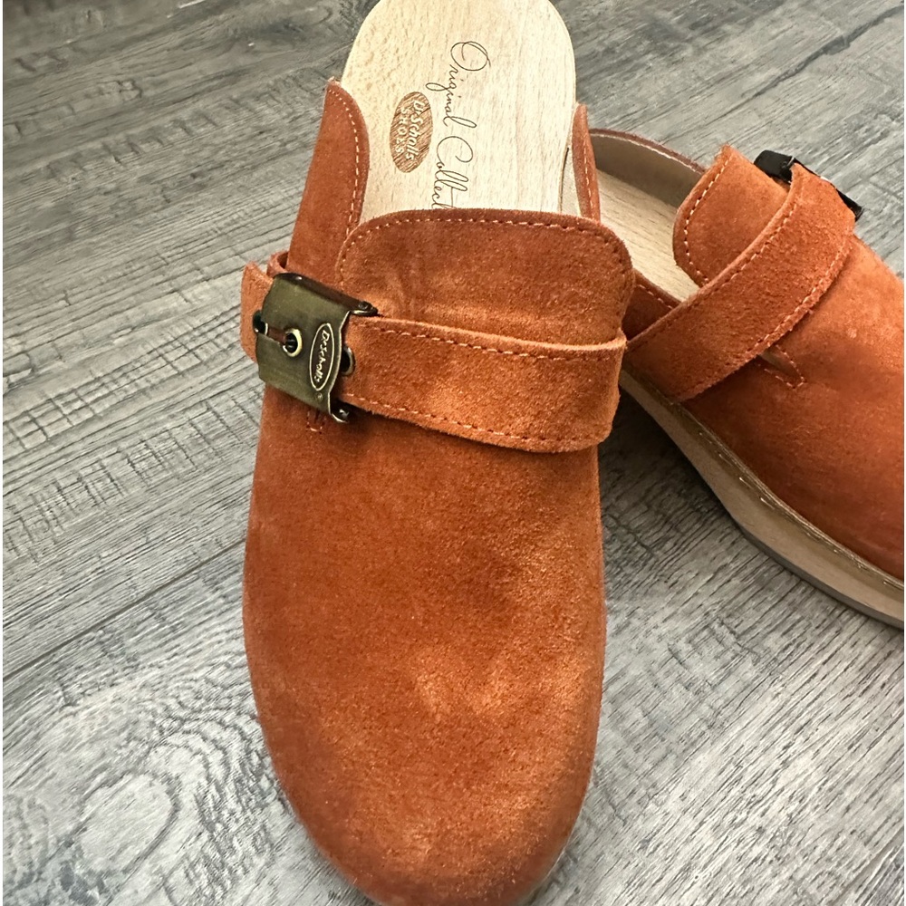 Dr. Scholl’s wooden sole clogs in rust leather